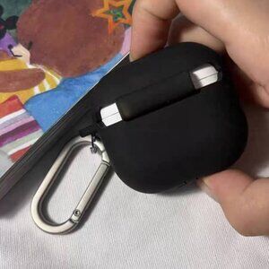 Minimal Black Earbud Case with Clip